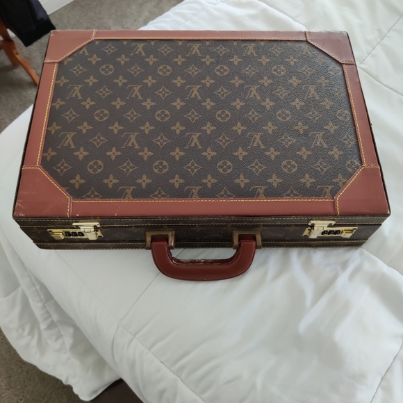 Attention Collectors: Vintage 1970's Louis Vuitton briefcase- good condition. - Picture 3 of 3
